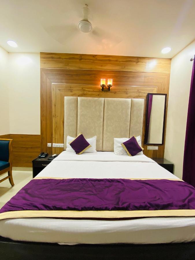 Hotel Pradeep Palace Gorakhpur Ngoại thất bức ảnh