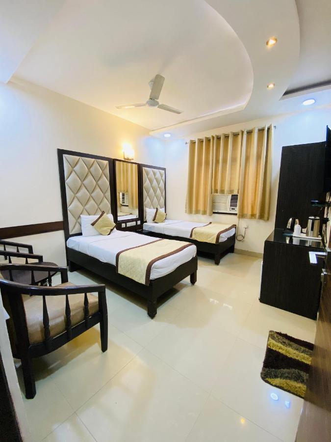 Hotel Pradeep Palace Gorakhpur Ngoại thất bức ảnh