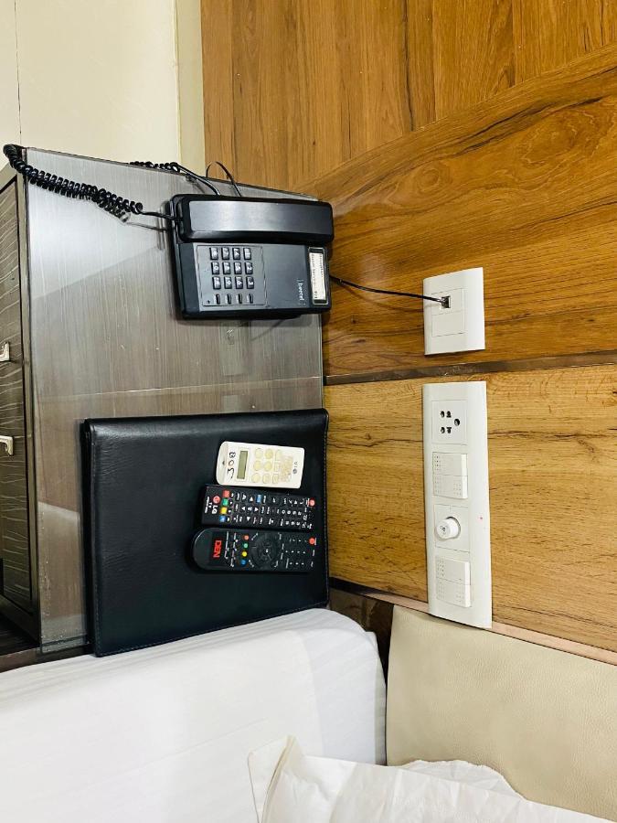 Hotel Pradeep Palace Gorakhpur Ngoại thất bức ảnh