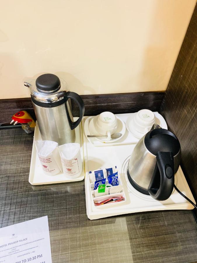 Hotel Pradeep Palace Gorakhpur Ngoại thất bức ảnh