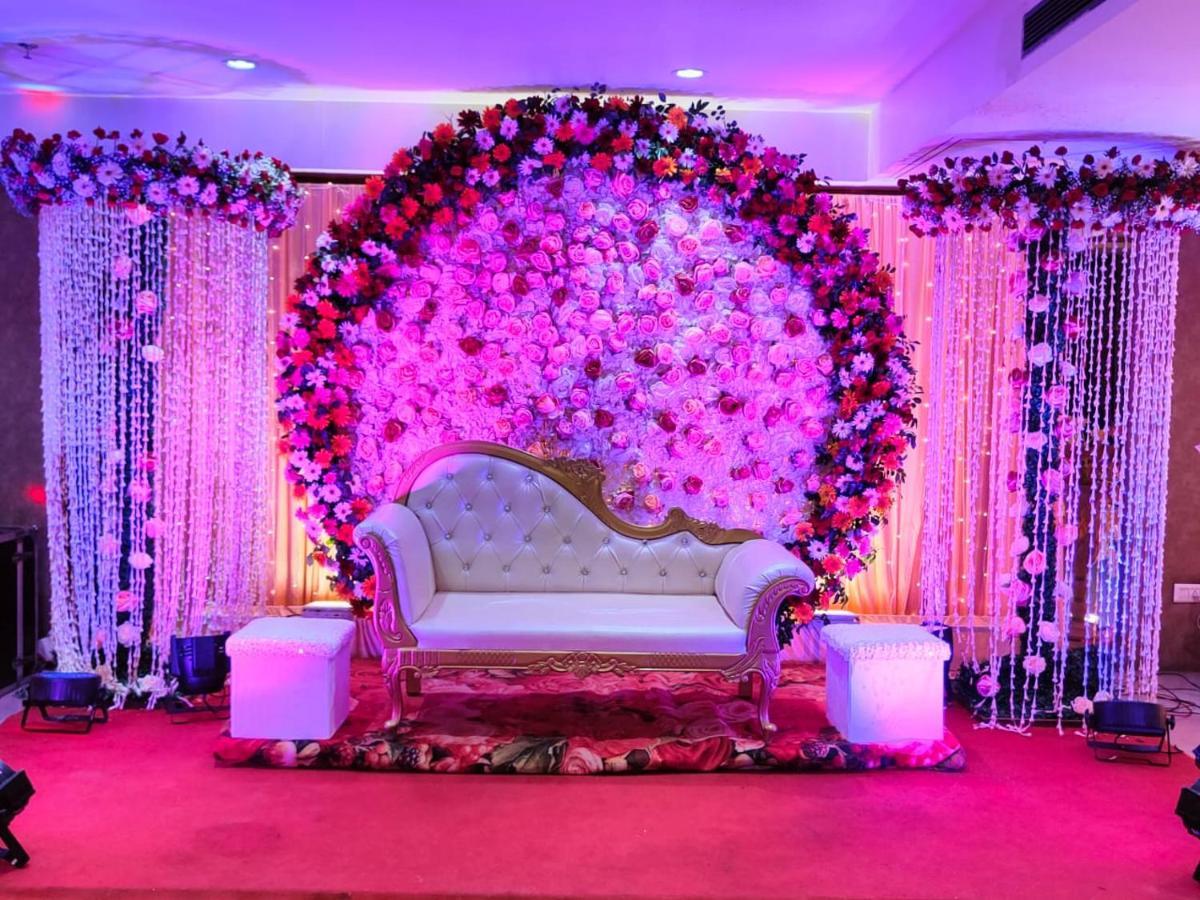 Hotel Pradeep Palace Gorakhpur Ngoại thất bức ảnh