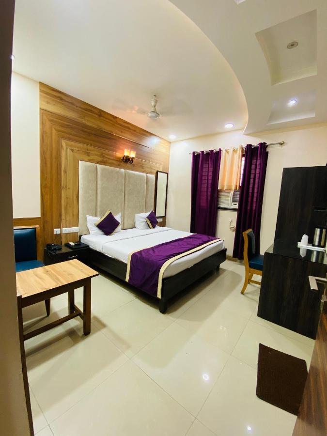 Hotel Pradeep Palace Gorakhpur Ngoại thất bức ảnh
