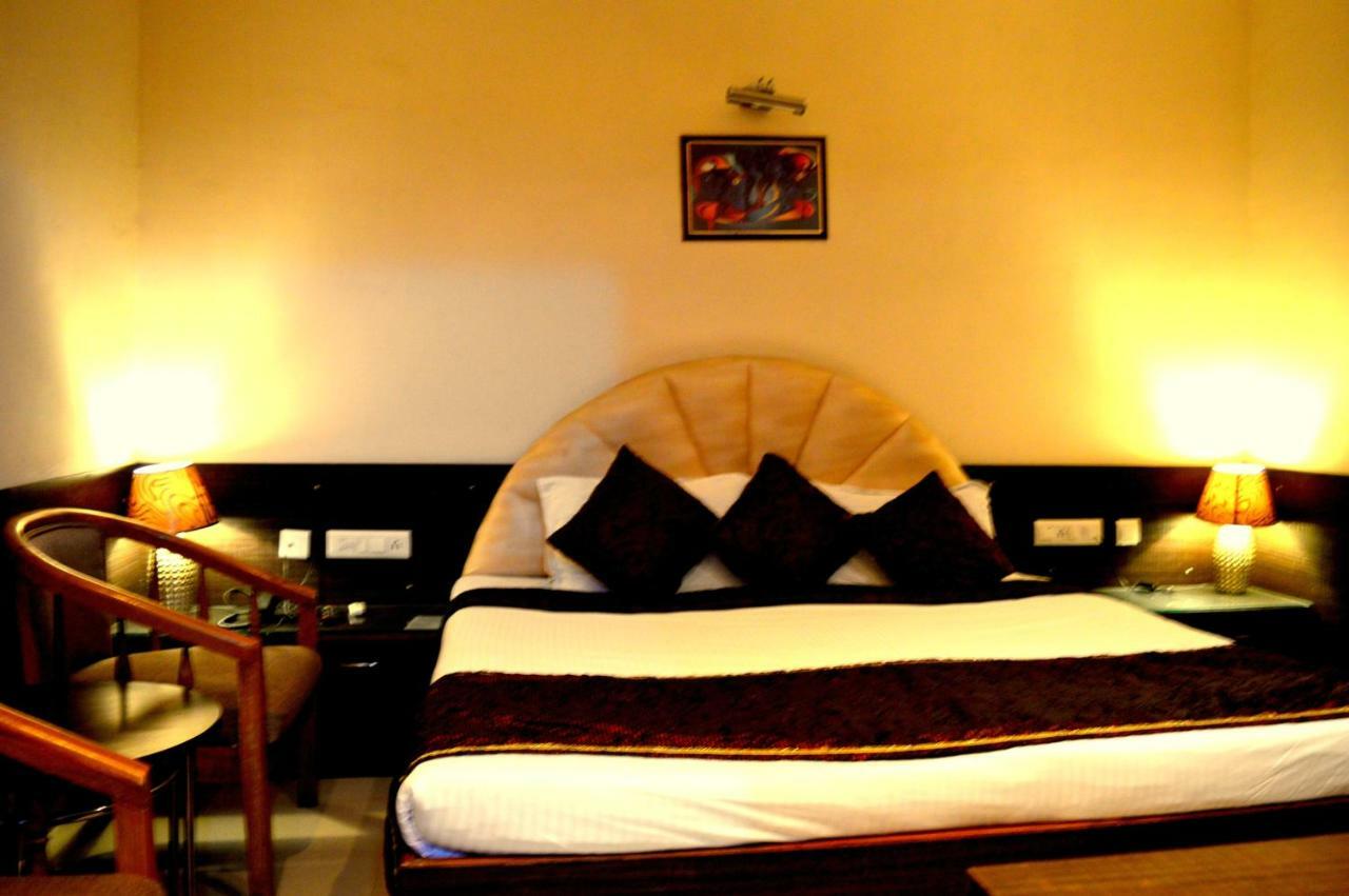 Hotel Pradeep Palace Gorakhpur Phòng bức ảnh