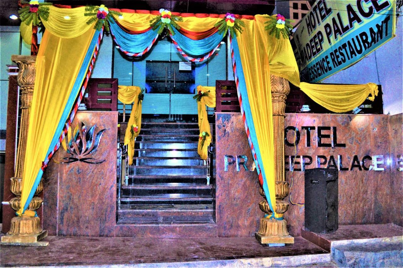 Hotel Pradeep Palace Gorakhpur Ngoại thất bức ảnh