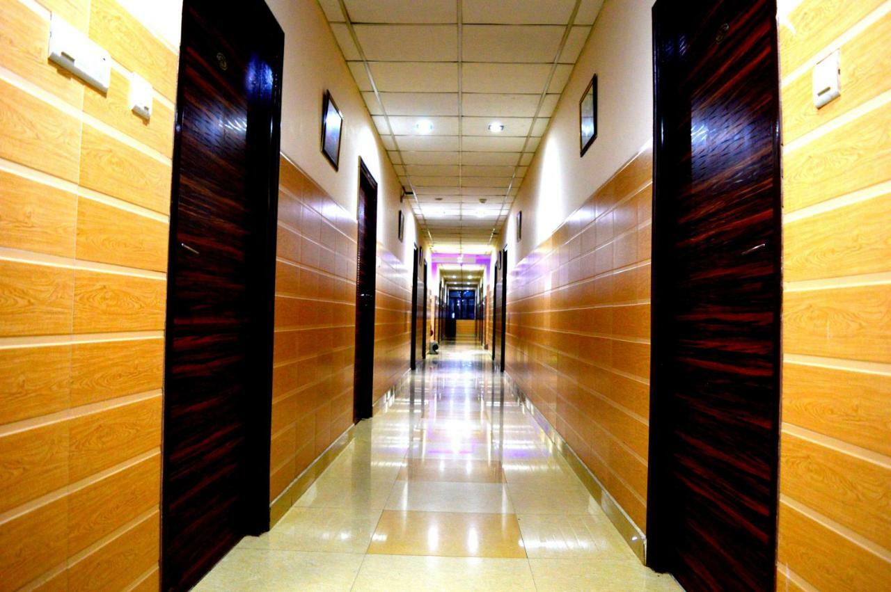 Hotel Pradeep Palace Gorakhpur Ngoại thất bức ảnh